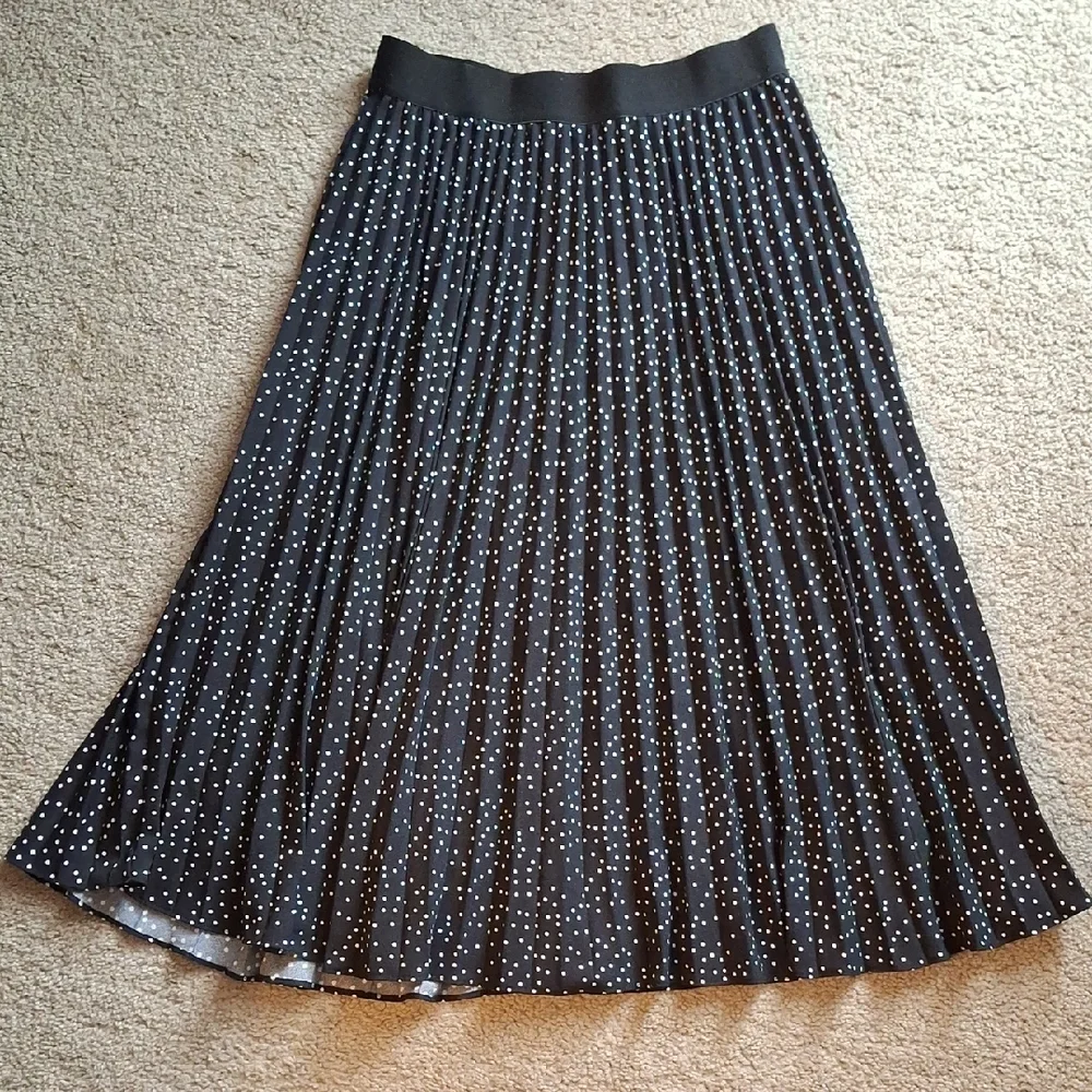 Stylish Black A-Line Skirt with White Dots - Picture 1 of 2